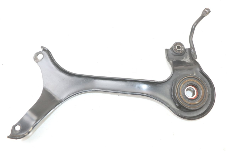 photo de SCARICO STAFFA KYMCO SUPER 8 4T 50 (2021 - 2024) - Dettagli dei punti di fissaggio