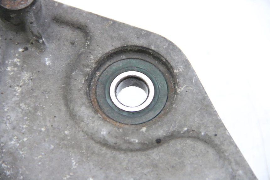 photo de SUPPORTO VASO PIAGGIO VESPA GRANTURISMO 125 (2003 - 2007) - Dettagli dei punti di fissaggio