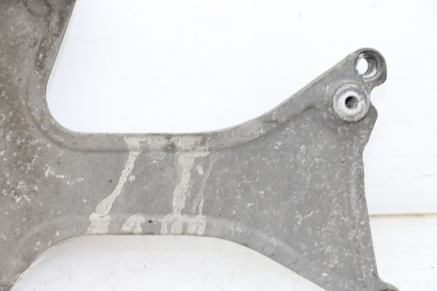 photo de SUPPORTO VASO PIAGGIO VESPA GTS SUPER IE 125 (2009 - 2016) - Primo piano tecnico