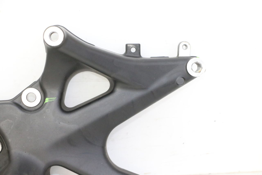 photo de SCARICO STAFFA YAMAHA XMAX X-MAX 125 (2021 - 2025) - Primo piano tecnico