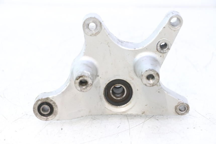 photo de SUPPORTO VASO YAMAHA YP MAJESTY 125 (2002 - 2006) - Dettagli dei punti di fissaggio