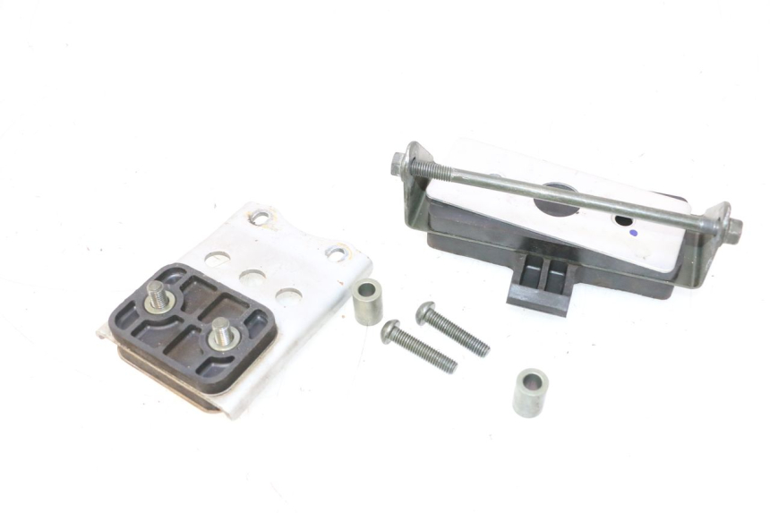 photo de SUPPORTO SERBATOIO CARBURANTE YAMAHA FJR 1300 (2001 - 2005) - Dettaglio del componente