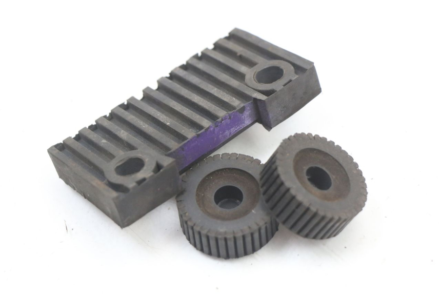 photo de SUPPORTO SERBATOIO CARBURANTE SUZUKI GN 125 (1997 - 2000) - Zoom sullo stato d'uso