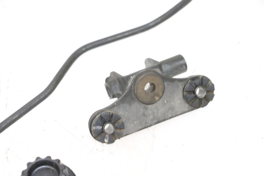 photo de SUPPORTO SERBATOIO CARBURANTE HONDA NSR R 125 (1994 - 2003) - Primo piano tecnico