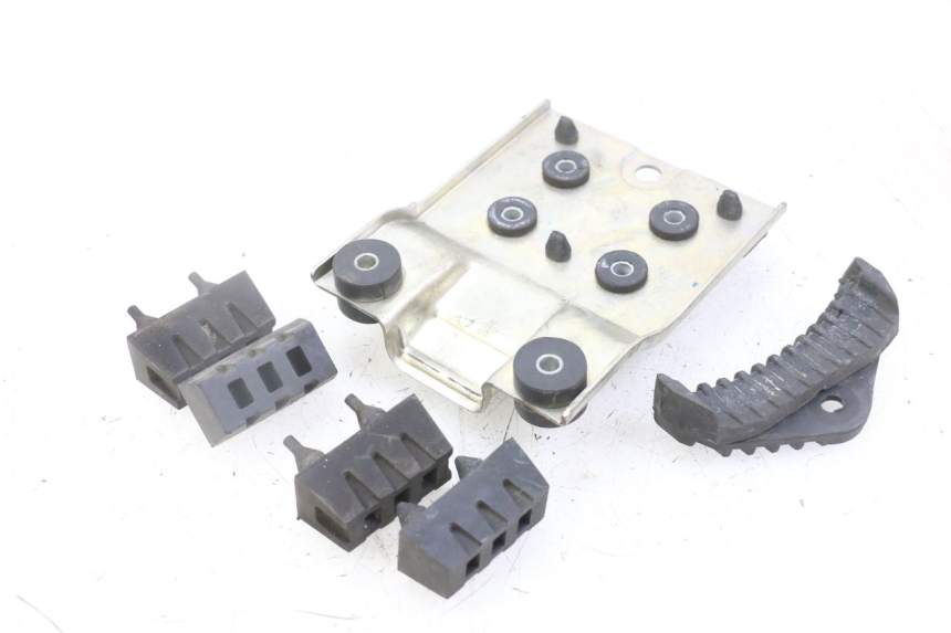 photo de SUPPORTO SERBATOIO CARBURANTE SUZUKI GSX F GSXF 650 (2007 - 2015) - Vista principale