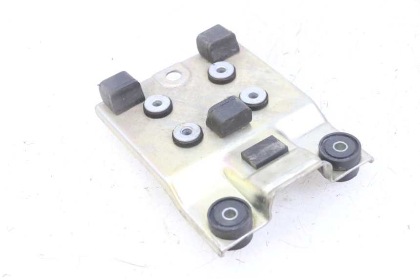 photo de SUPPORTO SERBATOIO CARBURANTE SUZUKI GSX F GSXF 650 (2007 - 2015) - Altra angolazione