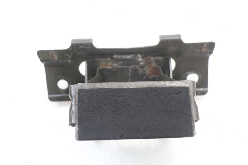 photo de SUPPORTO SERBATOIO CARBURANTE SUZUKI SV S 650 (1999 - 2002) - Primo piano tecnico