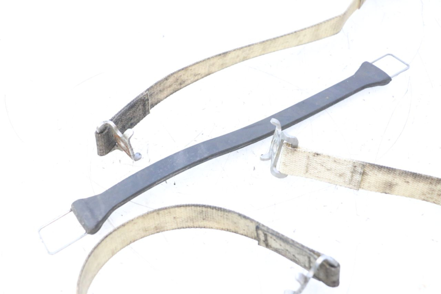 photo de SUPPORTO SERBATOIO CARBURANTE YAMAHA WAVE RUNNER GP R 1200 (2000 - 2003) - Altra angolazione