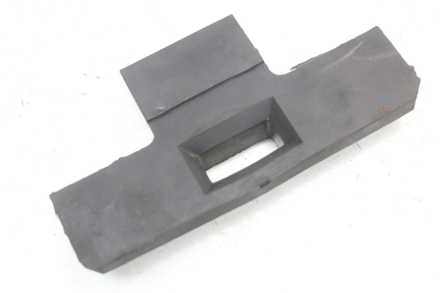 photo de SUPPORTO SERBATOIO CARBURANTE YAMAHA XJS DIVERSION 600 (1997 - 1999) - Zoom sullo stato d'uso