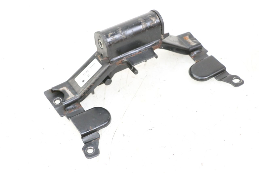 photo de SUPPORTO SERBATOIO CARBURANTE YAMAHA FZ1 FAZER 1000 (2007 - 2009) - Primo piano tecnico