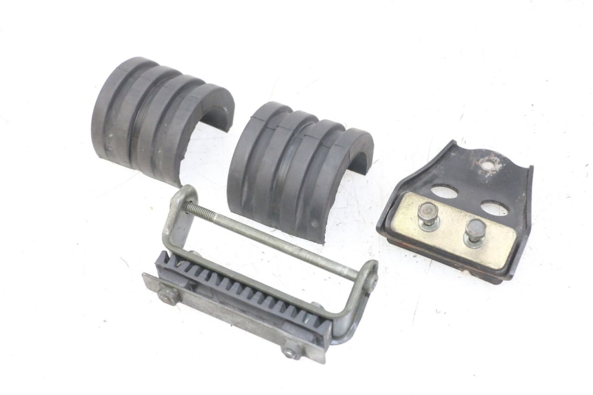 photo de SUPPORTO SERBATOIO CARBURANTE YAMAHA FZS FAZER 600 (2001 - 2003) - Vista principale