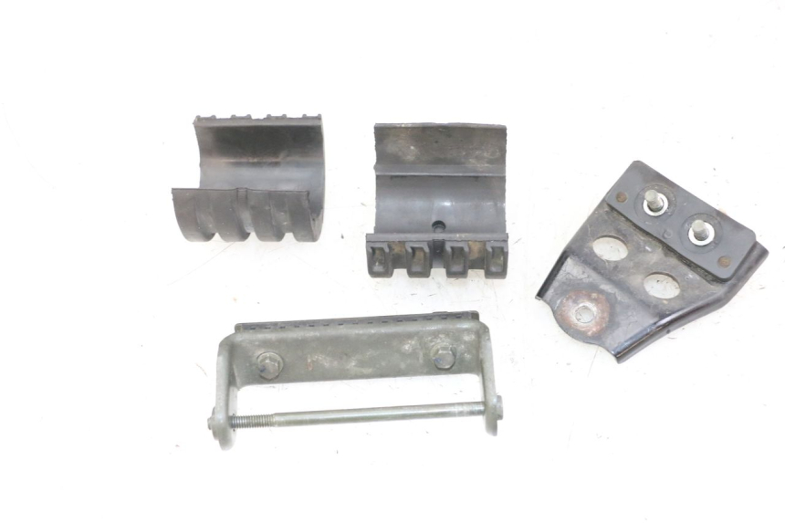 photo de SUPPORTO SERBATOIO CARBURANTE YAMAHA FZS FAZER 600 (2001 - 2003) - Dettaglio del componente