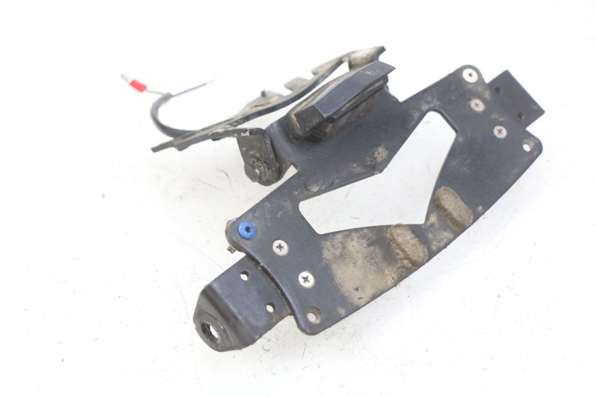 photo de SUPPORTO TARGA HONDA CB R 1000 (2018 - 2023) - Primo piano tecnico