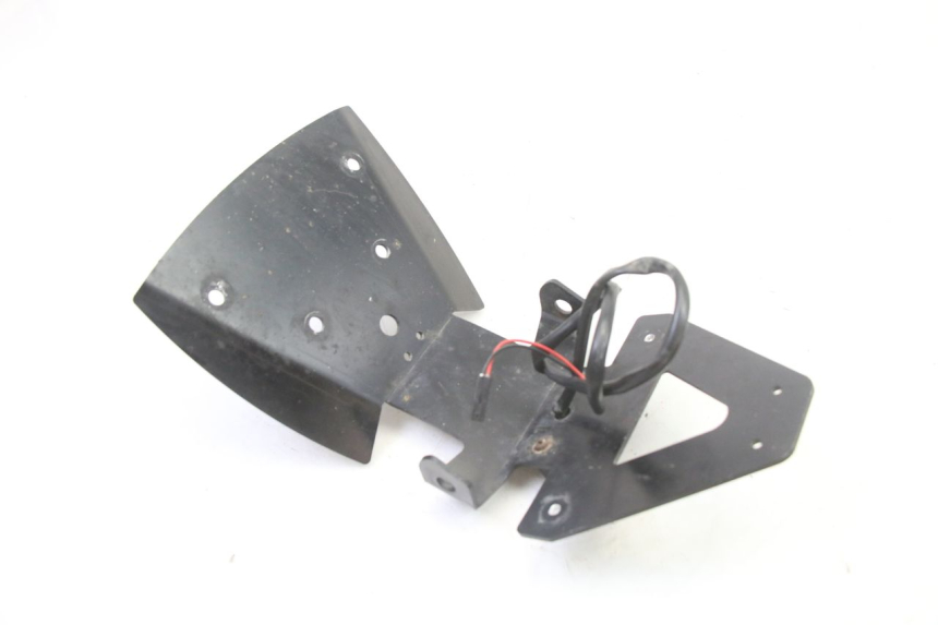 photo de PORTATARGA SUZUKI GSR 750 (2011 - 2017) - Primo piano tecnico