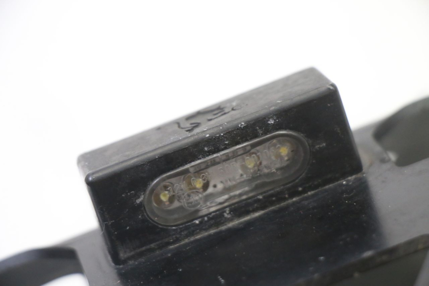 photo de PORTATARGA SUZUKI GSR 750 (2011 - 2017) - Dettagli dei punti di fissaggio