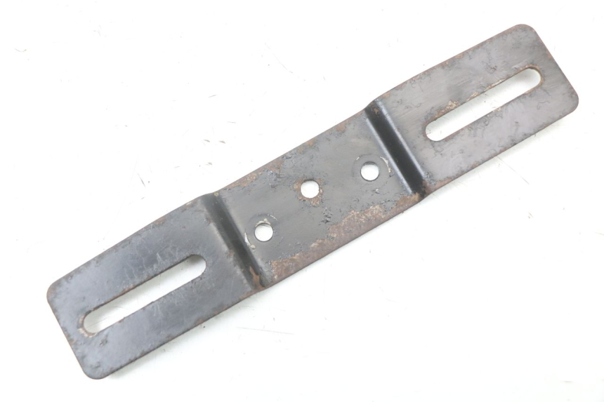 photo de PORTATARGA SUZUKI GSX E 250 (1982 - 1983) - Dettaglio del componente