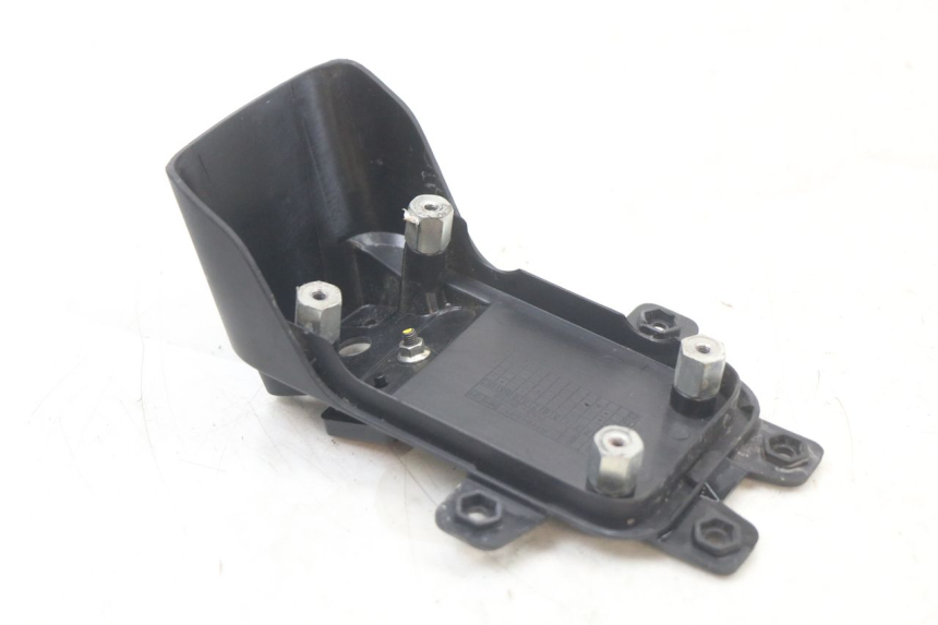 photo de PORTATARGA HUSQVARNA SVARTPILEN 401 (2018 - 2023) - Stato della superficie e materiale