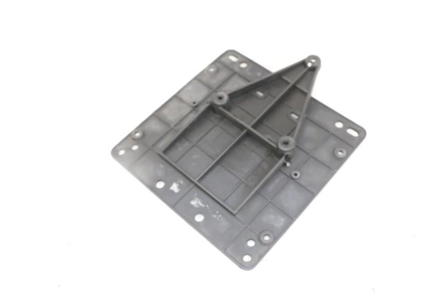 photo de PORTATARGA PIAGGIO IE MP3 YOURBAN 300 (2011 - 2016) - Dettaglio del componente