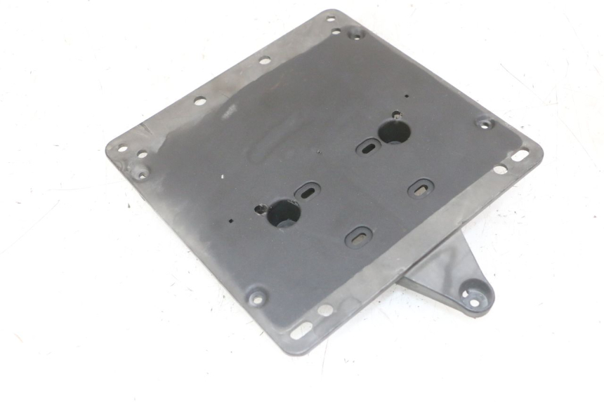 photo de PORTATARGA PIAGGIO IE MP3 YOURBAN 300 (2011 - 2016) - Zoom sullo stato d'uso