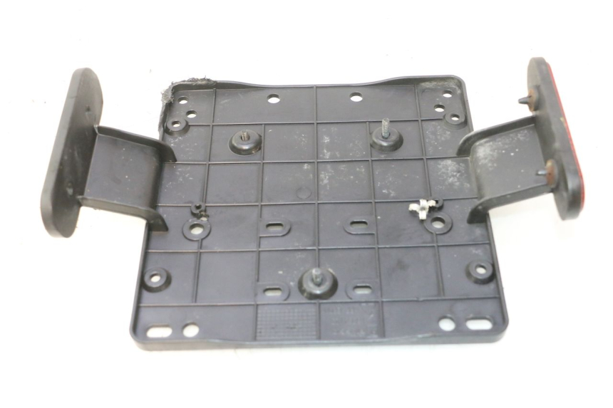 photo de PORTATARGA PIAGGIO MP3 HPE 530 (2022 - 2026) - Altra angolazione