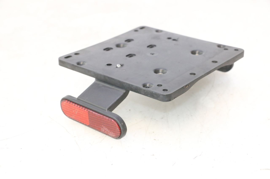 photo de PORTATARGA PIAGGIO MP3 500 (2016 - 2018) - Primo piano tecnico