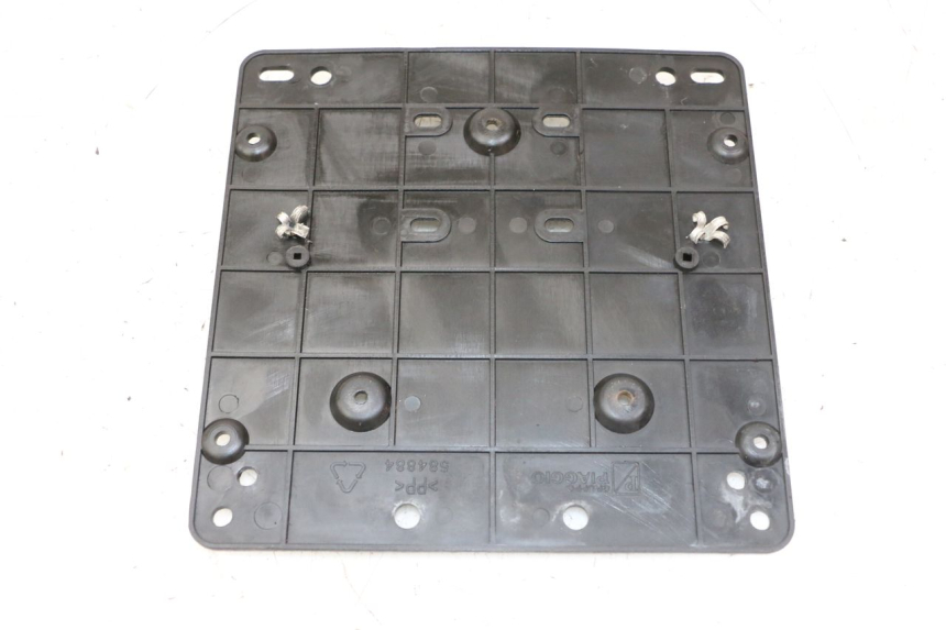 photo de PORTATARGA PIAGGIO MP3 LT 400 (2007 - 2012) - Dettaglio del componente