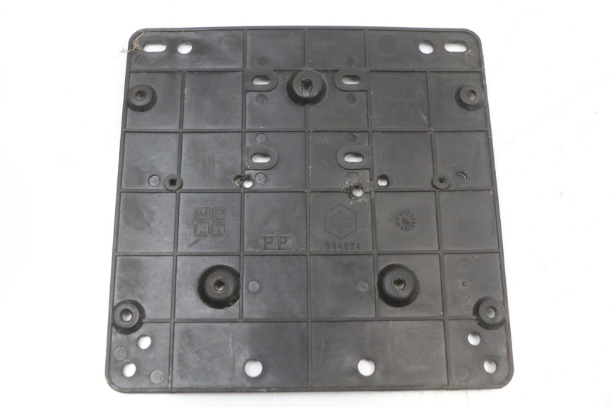 photo de SUPPORTO TARGA PIAGGIO XEVO - X EVO 125 (2007 - 2017) - Dettaglio del componente