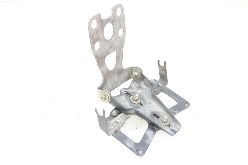 photo de PORTATARGA YAMAHA XJ6 ABS 600 (2008 - 2016) - Dettaglio del componente