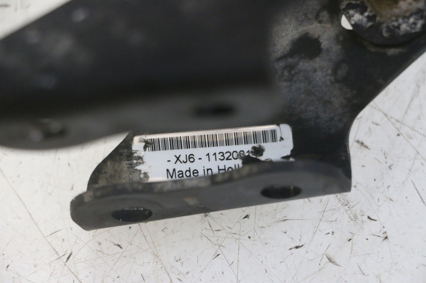 photo de PORTATARGA YAMAHA XJ6 ABS 600 (2008 - 2016) - Dettaglio del componente