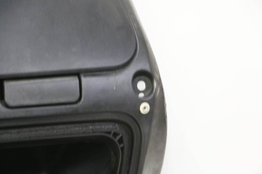 photo de PANNELLO INTERNO SUZUKI BURGMAN 125 (2007 - 2014) - Zoom sui componenti
