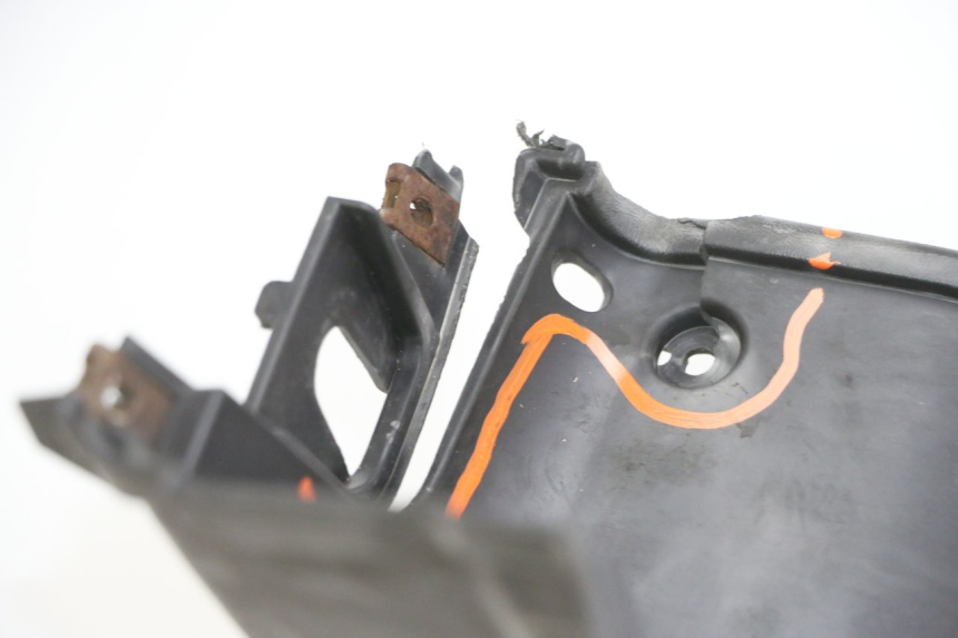 photo de PANNELLO INTERNO SUZUKI BURGMAN 125 (2007 - 2014) - Altra angolazione