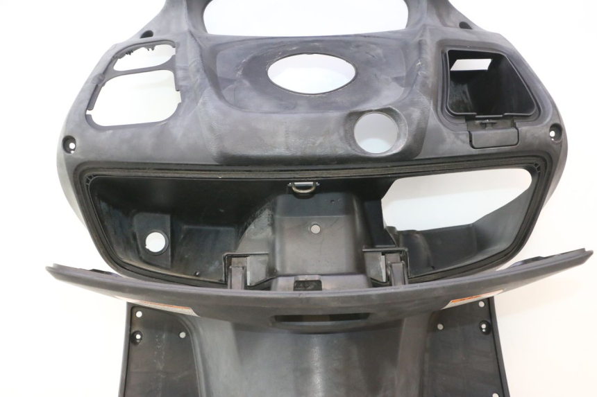 photo de PANNELLO INTERNO SUZUKI BURGMAN 125 (2007 - 2014) - Zoom sullo stato d'uso