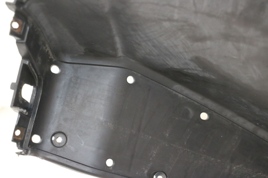 photo de PANNELLO INTERNO SUZUKI BURGMAN 125 (2007 - 2014) - Dettagli dei punti di fissaggio