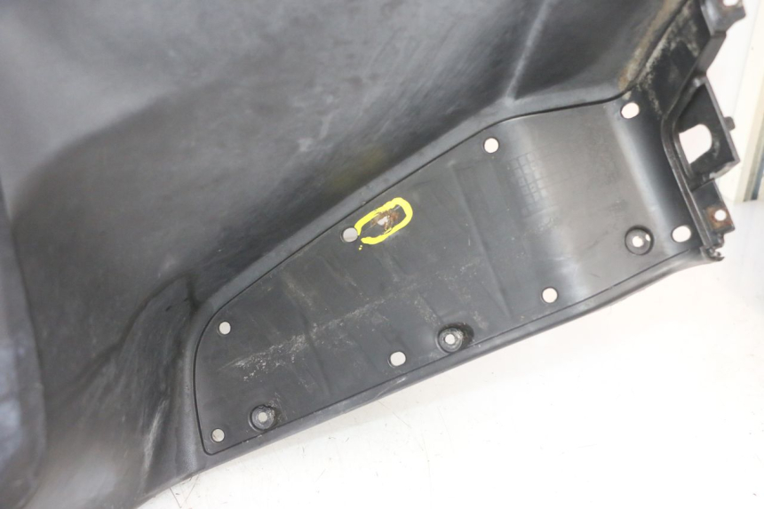 photo de PANNELLO INTERNO SUZUKI BURGMAN 125 (2007 - 2014) - Zoom sui componenti