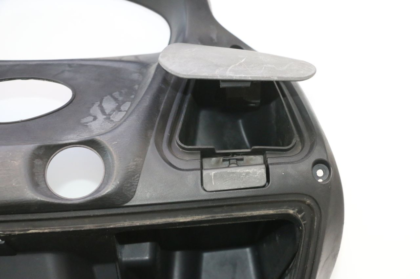 photo de PANNELLO INTERNO SUZUKI BURGMAN 125 (2007 - 2014) - Primo piano tecnico