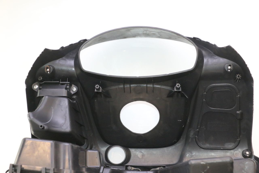photo de PANNELLO INTERNO SUZUKI BURGMAN 125 (2007 - 2014) - Dettagli dei punti di fissaggio