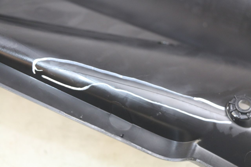 photo de PANNELLO INTERNO PEUGEOT CITYSTAR 2T 50 (2018 - 2021) - Dettagli dei punti di fissaggio