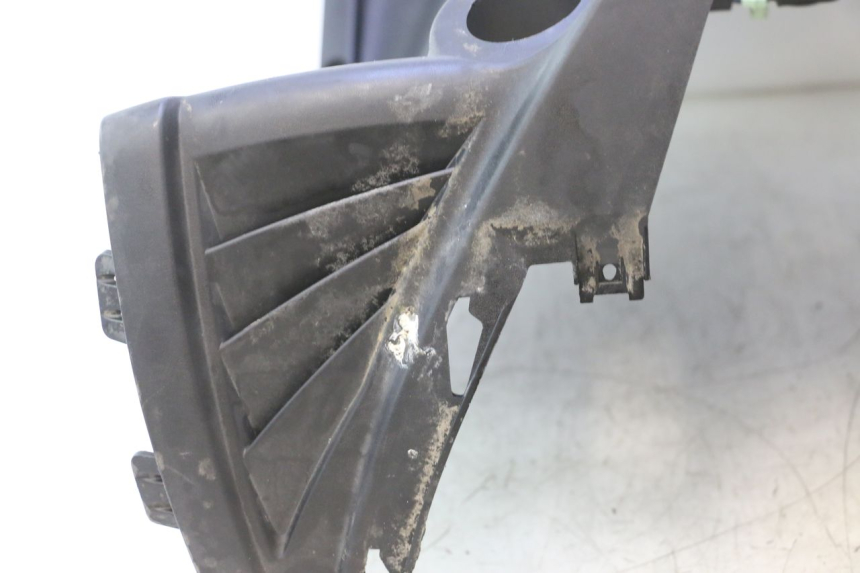 photo de PANNELLO INTERNO PEUGEOT CITYSTAR 2T 50 (2018 - 2021) - Dettagli dei punti di fissaggio