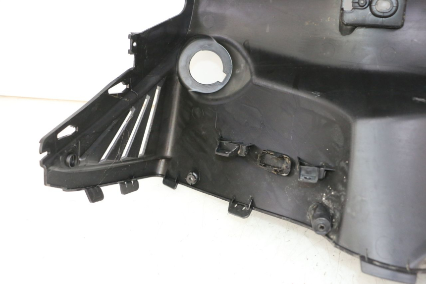 photo de PANNELLO INTERNO PEUGEOT CITYSTAR 50 (2013 - 2017) - Dettagli dei punti di fissaggio