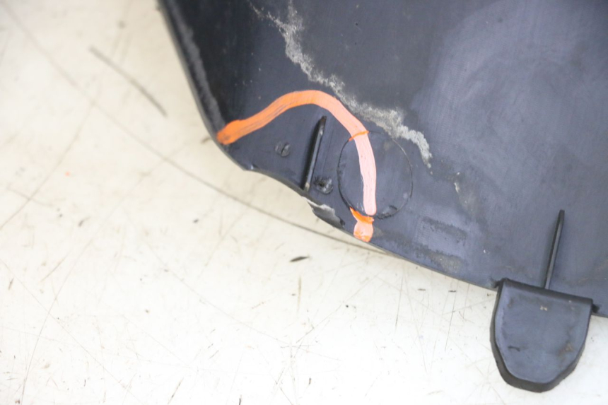 photo de PANNELLO INTERNO PEUGEOT CITYSTAR 50 (2013 - 2017) - Dettagli dei punti di fissaggio