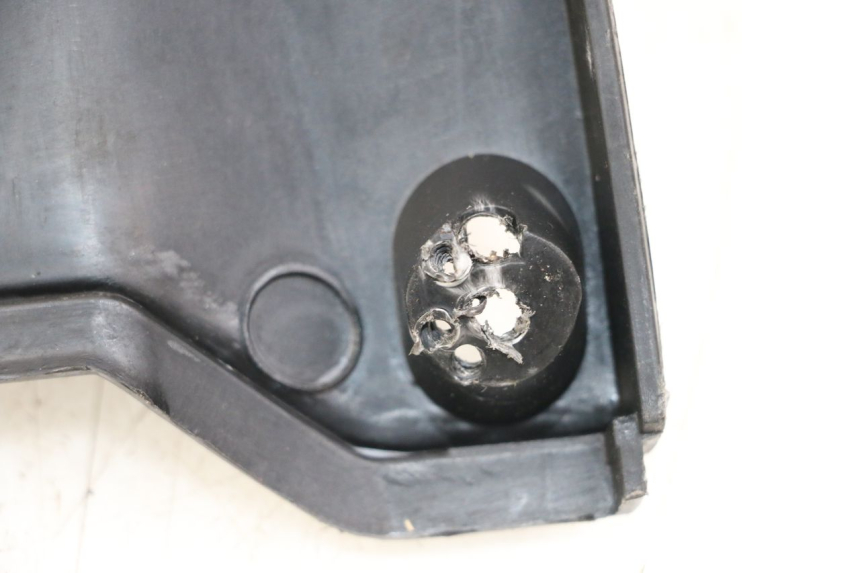 photo de FASCIA INTERNA KYMCO DINK STREET 125 (2009 - 2014) - Primo piano tecnico