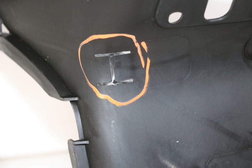 photo de FASCIA INTERNA KYMCO DINK STREET 125 (2009 - 2014) - Dettagli dei punti di fissaggio