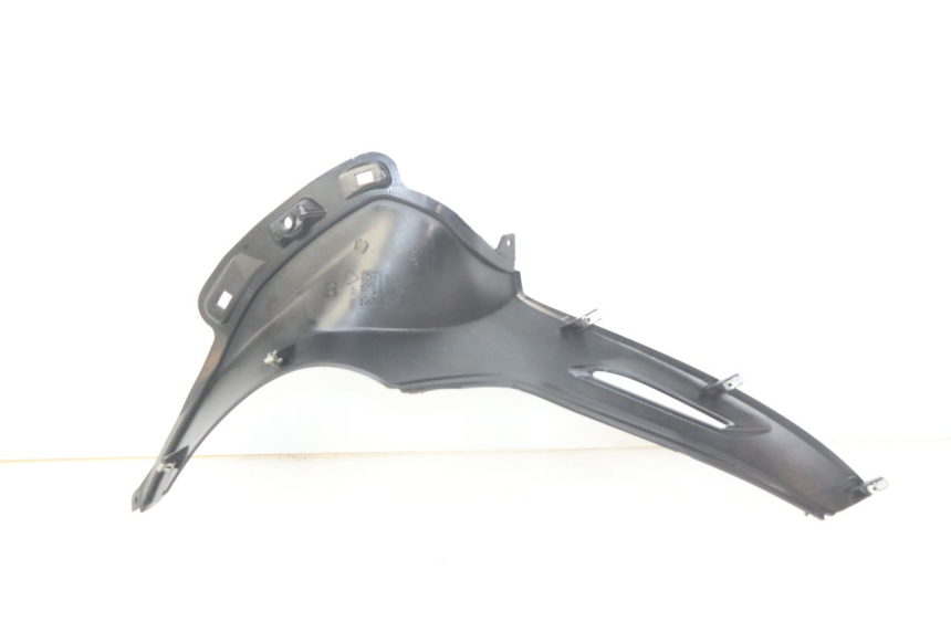photo de PANNELLO INTERNO DESTRO PIAGGIO BEVERLY 125 (2010 - 2015) - Dettaglio del componente