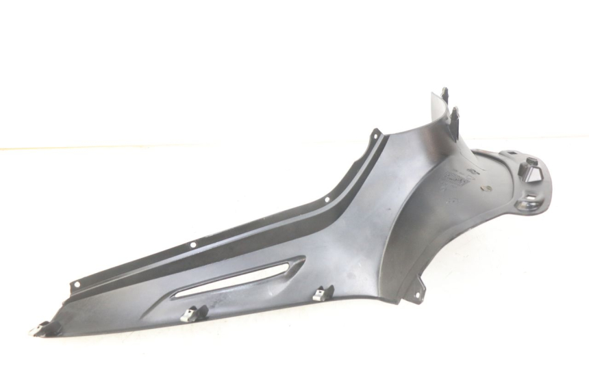 photo de PANNELLO INTERNO DESTRO PIAGGIO BEVERLY 125 (2010 - 2015) - Zoom sullo stato d'uso