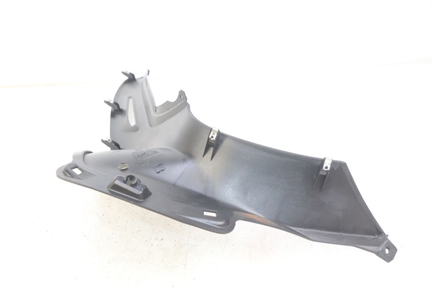 photo de PANNELLO INTERNO DESTRO PIAGGIO BEVERLY 125 (2010 - 2015) - Altra angolazione