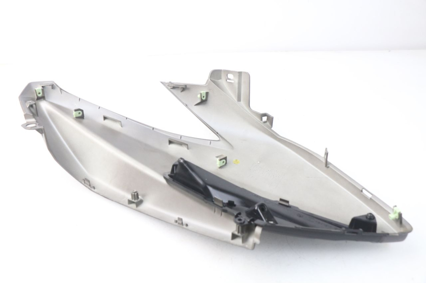 photo de RETROSCUDO DESTRA PEUGEOT METROPOLIS 400 (2017 - 2020) - Zoom sullo stato d'uso