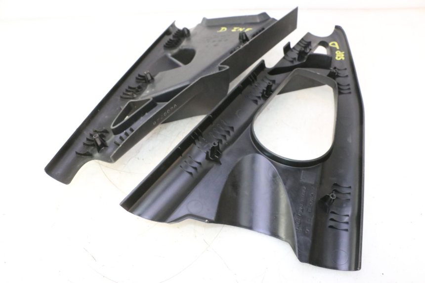 photo de RETROSCUDO DESTRA CAN-AM SPYDER RS 1000 (2008 - 2012) - Dettaglio del componente