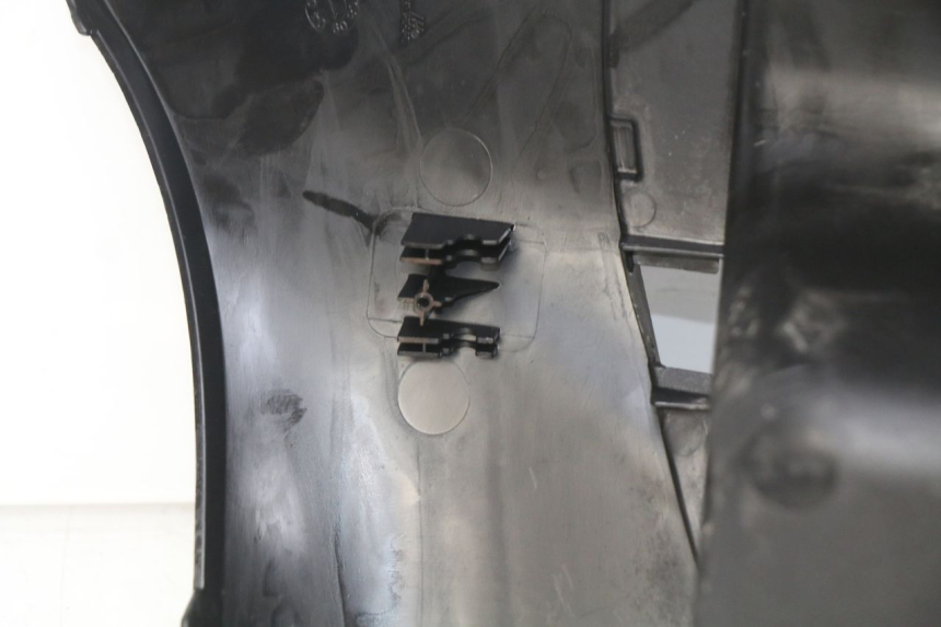 photo de PANNELLO INTERNO PIAGGIO FLY 2T 50 (2004 - 2017) - Dettagli dei punti di fissaggio