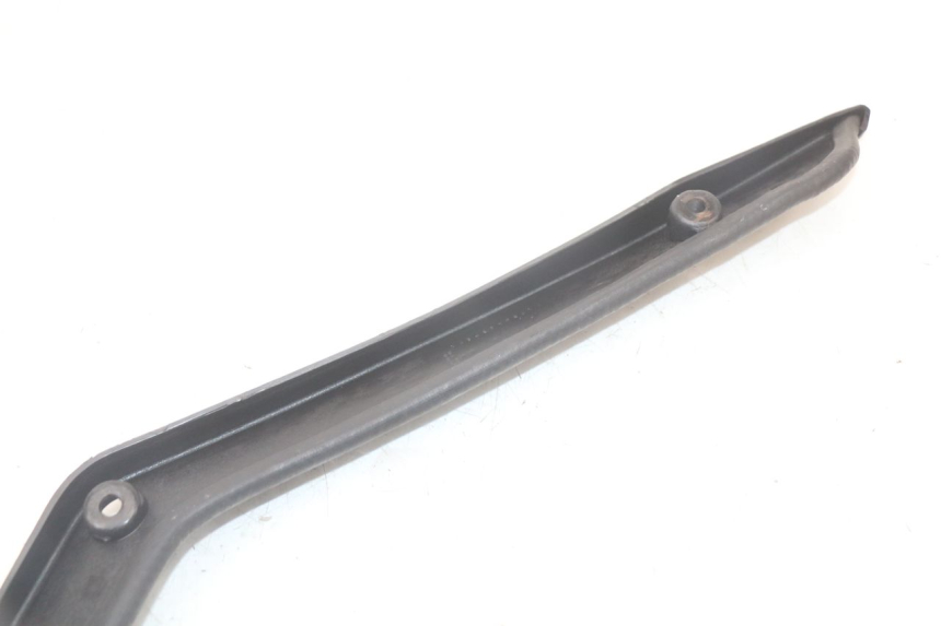 photo de RETROSCUDO SINISTRA KAWASAKI GTR 1000 (1994 - 2004) - Dettagli dei punti di fissaggio