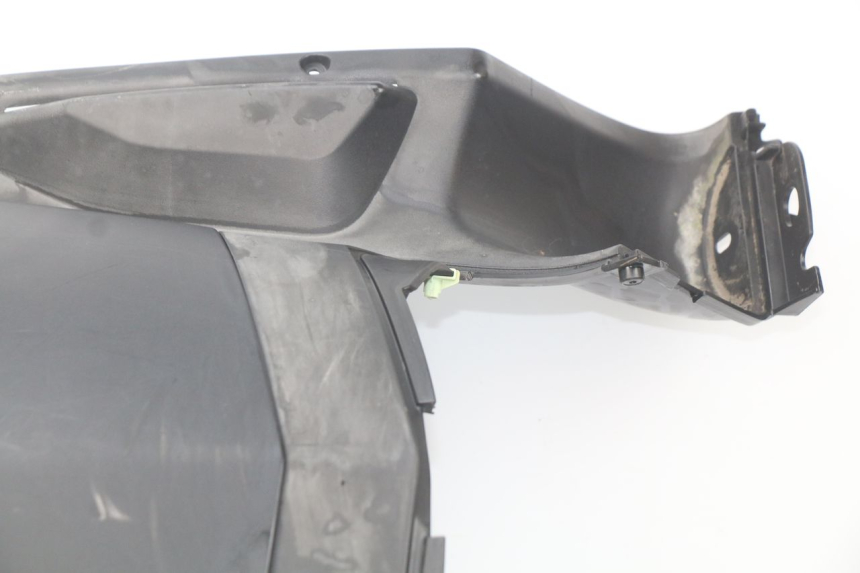 photo de PANNELLO INTERNO PEUGEOT GEOPOLIS 400 (2007 - 2013) - Caratteristiche distintive